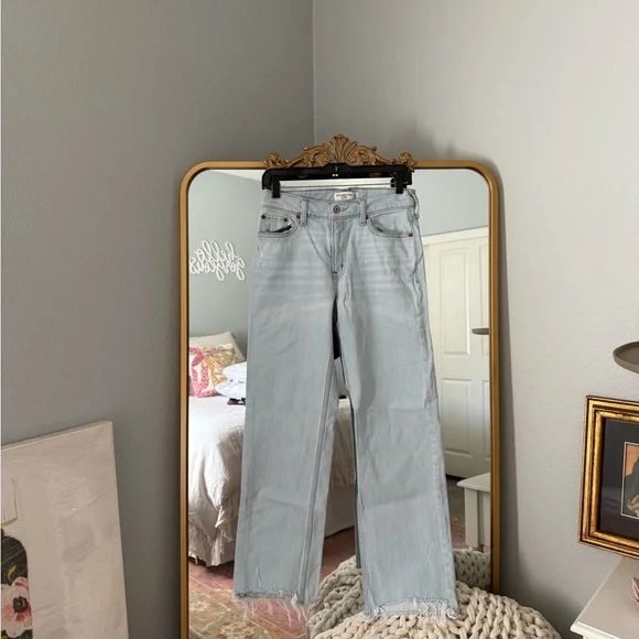 🤍🩵Abercrombie & Fitch Low Rise Baggy Jean🩵🤍 - Picture 8 of 11